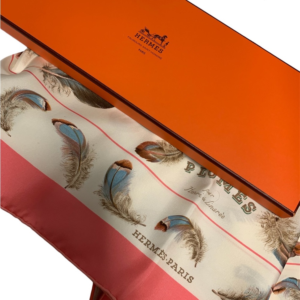 NIB HEREMES “Les Plumes” Pink Silk Carre 90